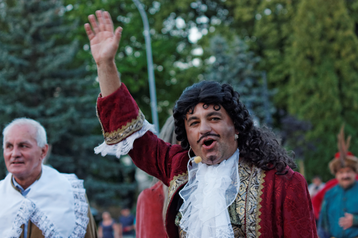 Wjazd Króla Jana Kazimierza - Krosno 2016r., na zdjęciu obok króla z-ca prezydenta miasta Krosna Bronisław Baran w szlacheckim stroju z epoki