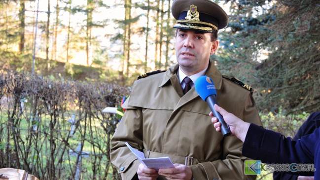 Płk. Romer Tabrica z Ambasady Rumunii podczas pogrzebu Ioana Clopa w Dukli