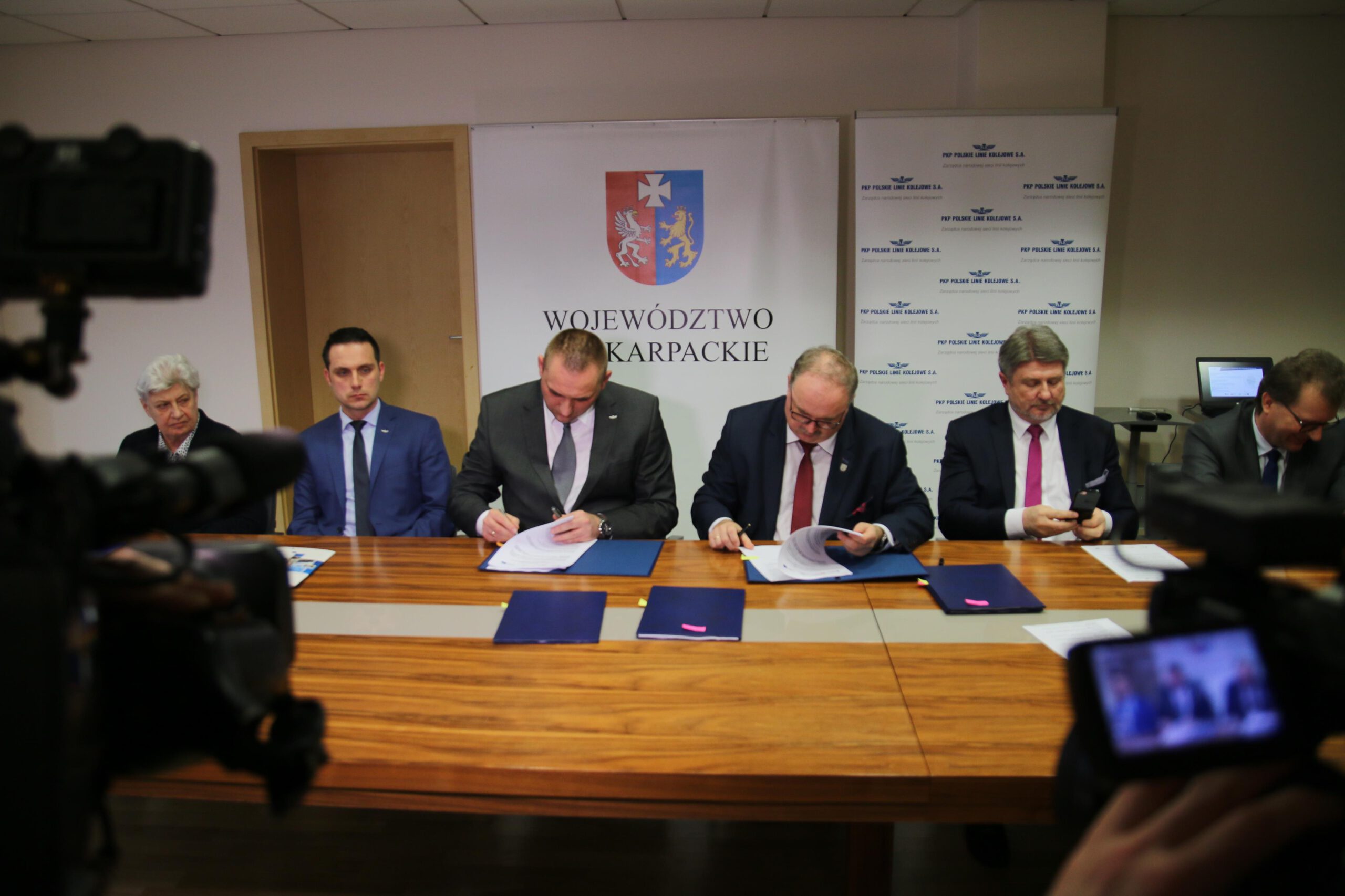 Podpisano umowy dotyczące projektów inwestycji kolejowych