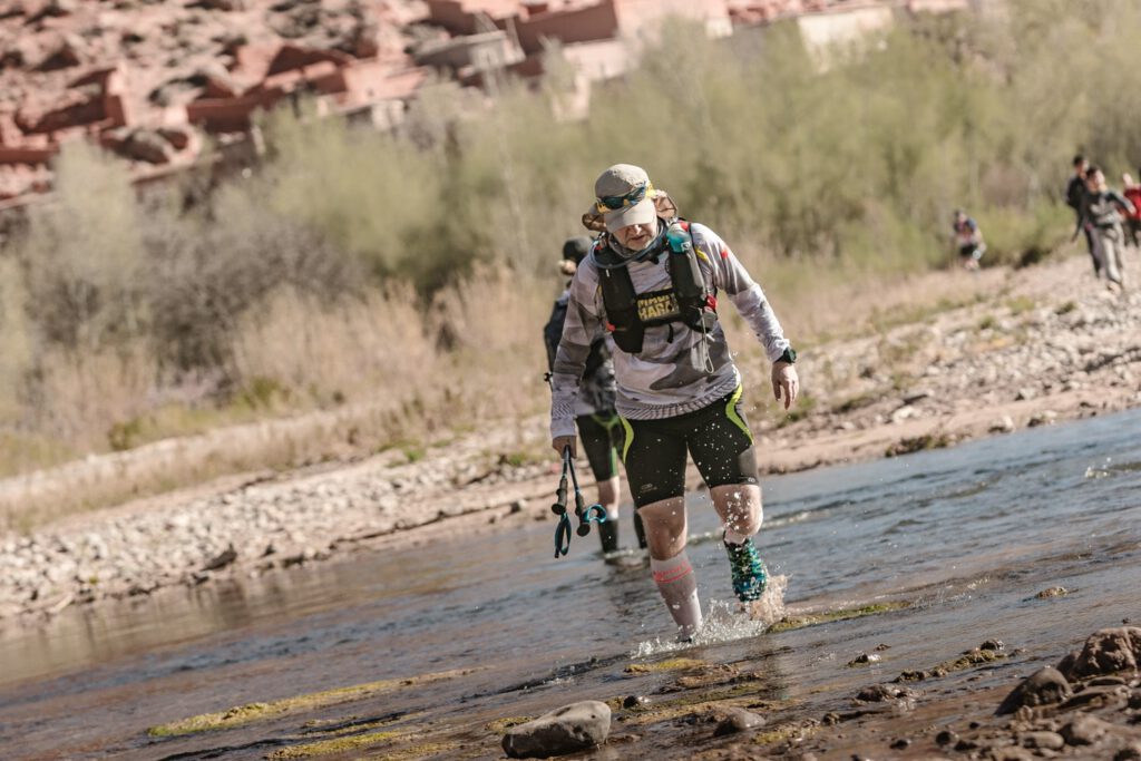 Franciszkanin o. Jacek Wójtowicz na Runmageddon Global Sahara 2019