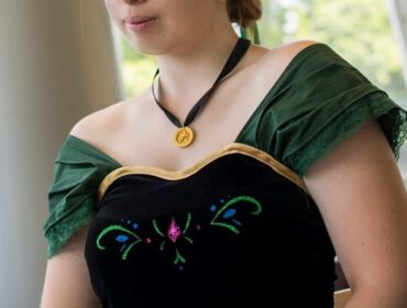 Kiandi Cosplay w stroju Anny z "Krainy Lodu" na II Krośnieńskim Festiwalu Bliskości