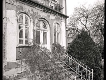 Jedna z willi krośnieńskich w obiektywie Jakuba Jana Kaski, zdjęcie wykonane historyczną techniką fotograficzną mokrego kolodionu na szkle