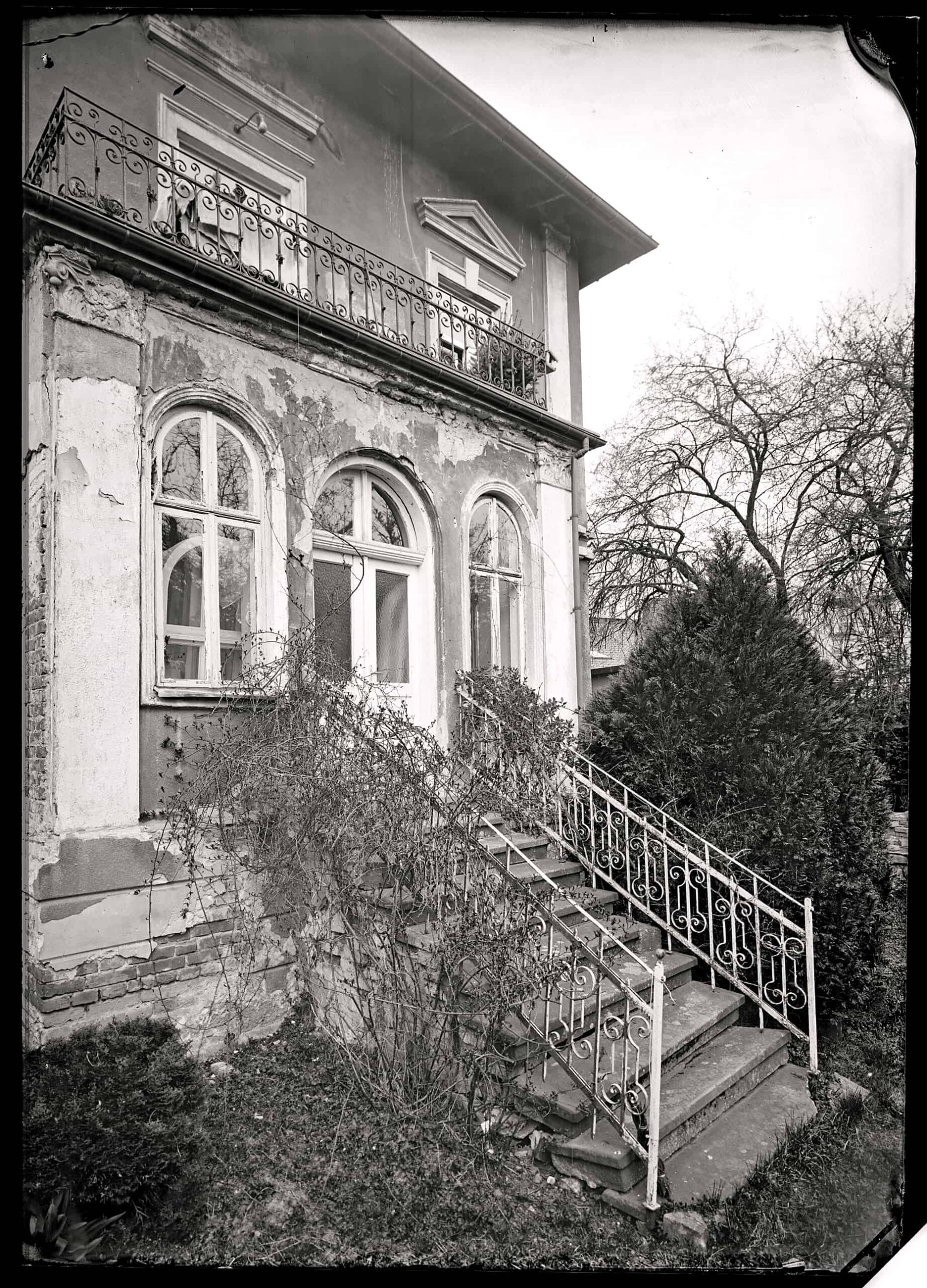 Jedna z willi krośnieńskich w obiektywie Jakuba Jana Kaski, zdjęcie wykonane historyczną techniką fotograficzną mokrego kolodionu na szkle
