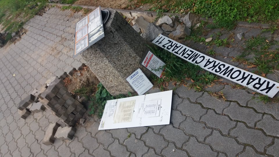 Opóźniają się prace przy wymianie przystanków w ramach projektu "Rozwój transportu niskoemisyjnego na obszarze Miejskiego Obszaru Funkcjonalnego Krosno"