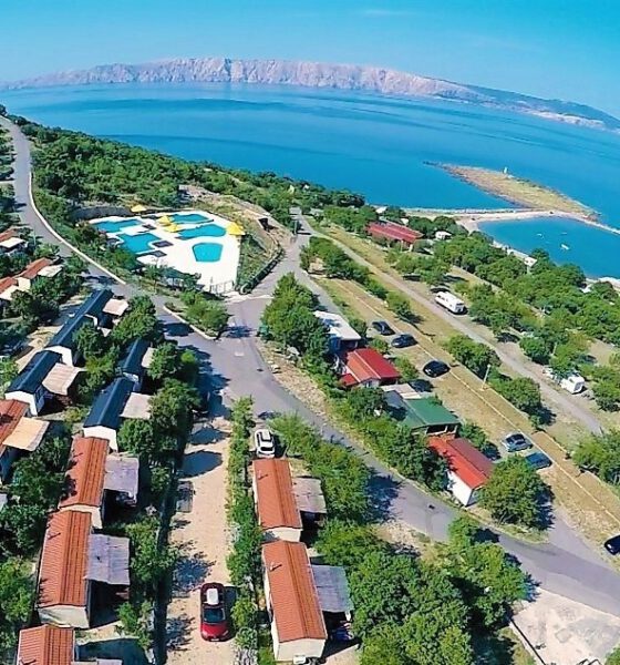 SMALL CAMP to stworzona przez MH GROUP marka campingów premium, która już w tym sezonie udostępniła bazę campingową w Klenovicy w Chorwacji.