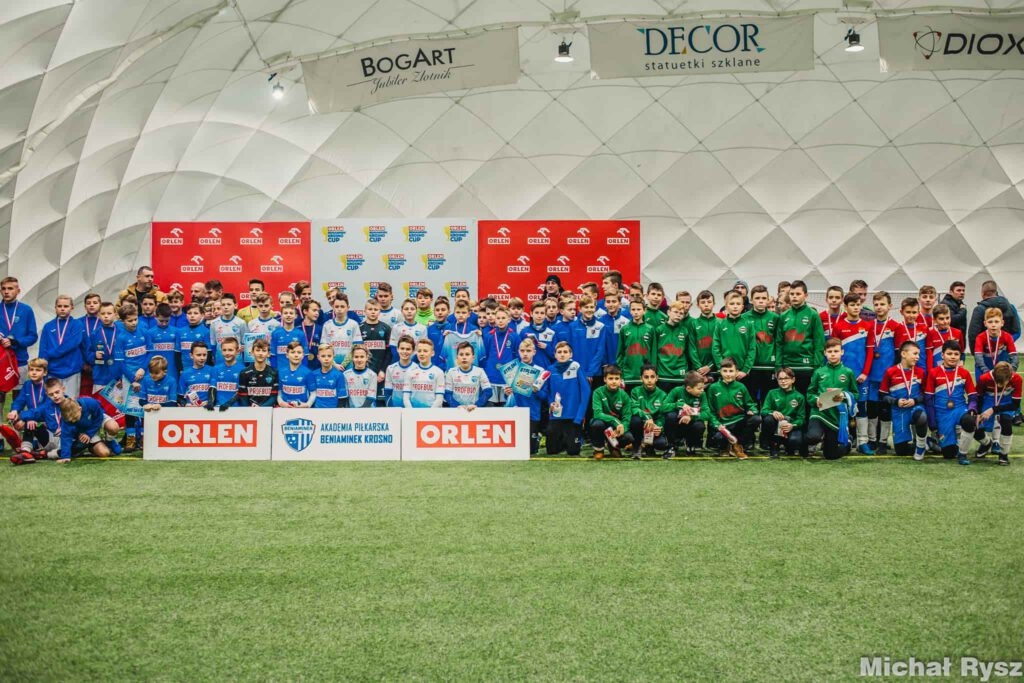 Organizatorem "ORLEN Beniaminek Krosno Cup" jest Akademia Piłkarska Beniaminek PROFBUD Krosno, a "Sponsorem Głównym" turnieju firma PKN ORLEN.