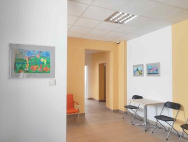 Ośrodek Środowiskowej Opieki Psychologicznej i Psychoterapeutycznej Dzieci i Młodzieży znajduje się przy ulicy Grodzkiej 47 a