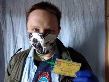 Damian "Piórko" Ziemba z ekipy GraTy, inicjator akcji "Pomoc Sąsiedzka"