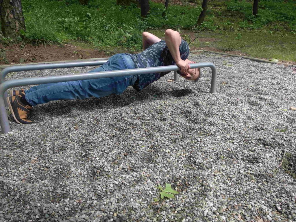 W Parku Pileckiego (park na Zawodziu) zamontowano nowe urządzenia w miejsce dawnego “Vita Parku”. Obecnie jest to “Street Workout Park”