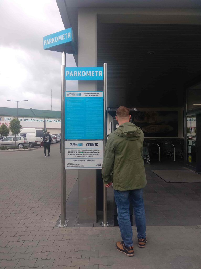 Pod Lidlem przy ul. Lniarskiej pojawiły się parkometry.