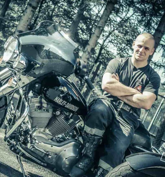 Marek Szatkowski swoją działalność prowadzi w Nadolanach, jest już jednak znany szeroko w świecie rynku malowań typu custom, stretart. ArtGarage to firma z branży lakiernictwa artystycznego. Malowane przez niego motocykle jeżdżą nie tylko po Polsce. W Sanoku możecie podziwiać jego murale.