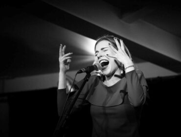 Kierunek Kobieta – recital muzyczny Dagny Mikoś, (Teatr im. Wandy Siemaszkowej, Rzeszów) koncert w ramch 13 edycji Nocnych Teatraliów Strachy na runku w Krośnie