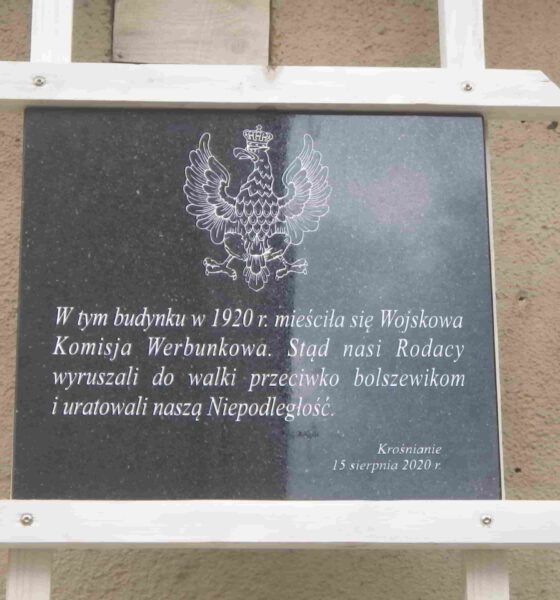 Tablica na budynku, w którym mieści się PTTK, przy ul. Krakowskiej, w 1920 mieściła się tutaj Wojskowa Komisja Werbunkowa