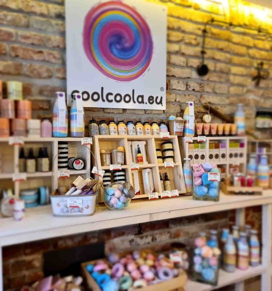 Sklep Secret Soap i CoolCoola mieści się w budynku CDS przy ul. Blich 2. Jest czynny od poniedziałku do piątku w godzinach 8-16.