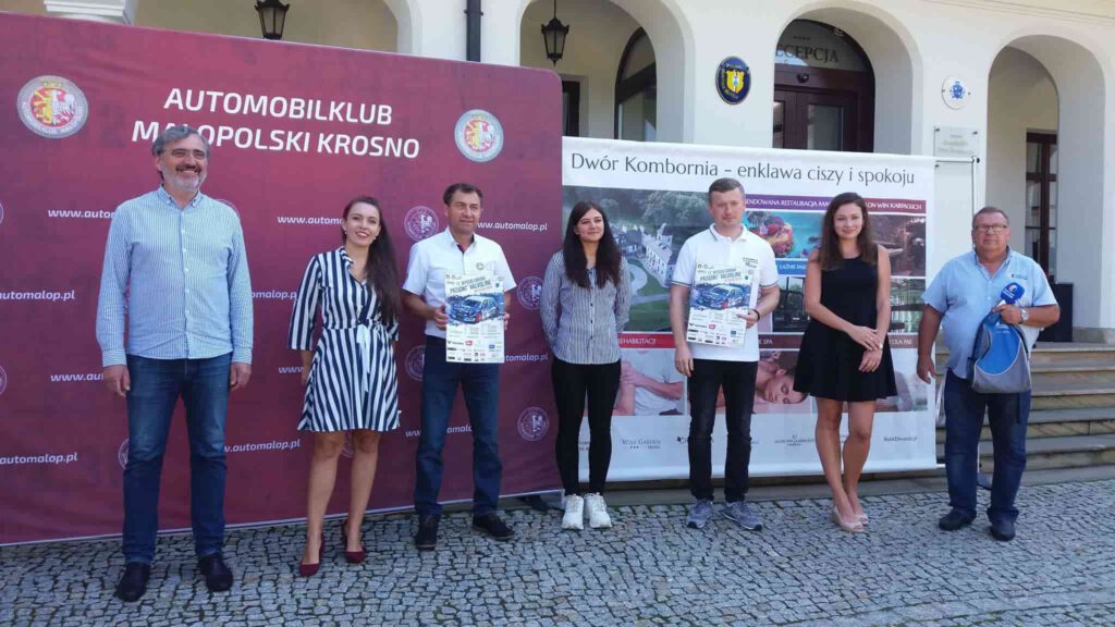 Konferencja prasowa Automobilklubu Małopolskiego Krosno w Dworze Kombornia. Na zdjęciu (od lewej) Ryszard Skotniczny, Agnieszka Szelc, Robert Szelc, Paulina Florek, Szymon Piękoś, Joanna Mikoś, Stanisław Jagiełło