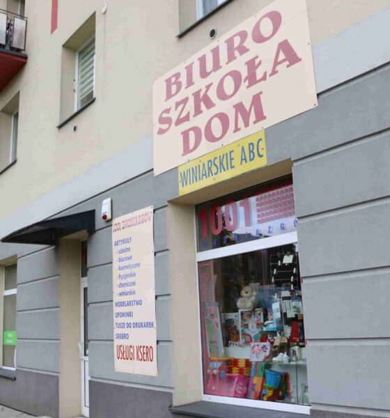 Firma z długoletnią tradycją, wkrótce skończy 30 lat! Sklep 1001 Drobiazgów „nad Ogródkiem” (ul. Kolejowa 2a) to miejsce, w którym można kupić praktycznie wszystko. Dodatkowo jest to punkt usług ksero i wydruków oraz przestrzeń dla pasjonatów domowego winiarstwa.