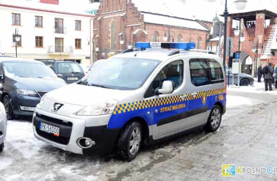 Samochód Straży Miejskiej w Krośnie
