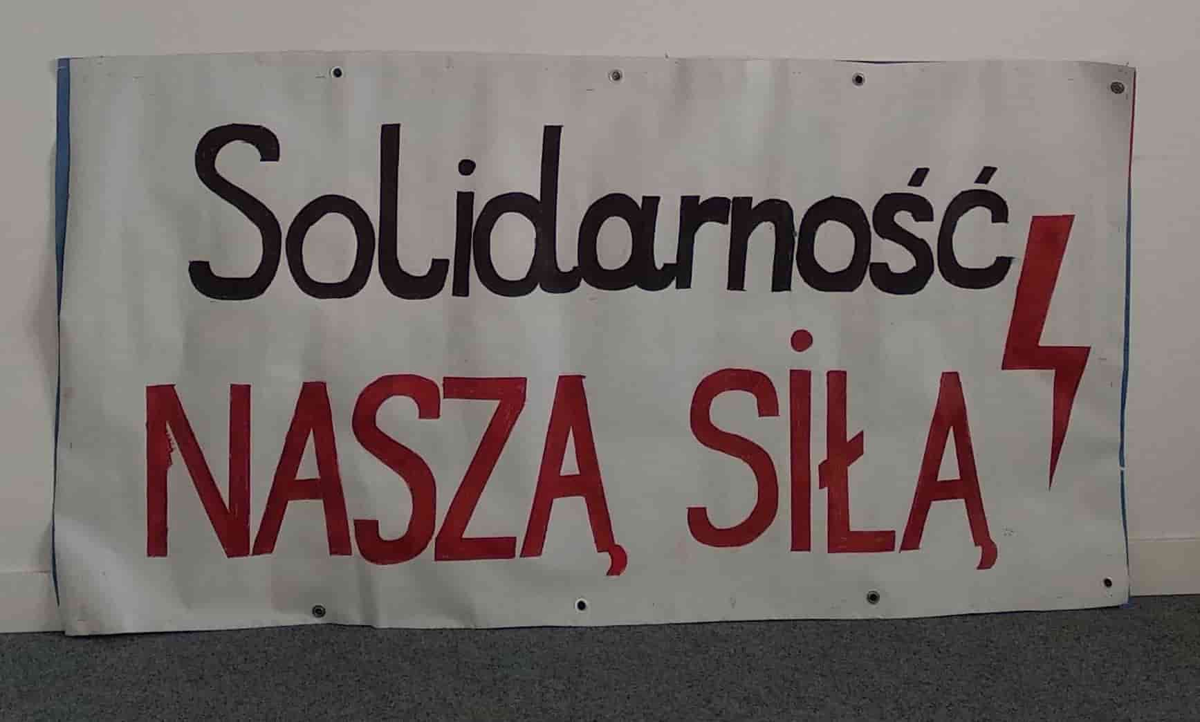 W BWA przy ul. Portiusa 4, do końca marca można zobaczyć (i usłyszeć) instalację artystyczną stworzoną ze wspomnień z niedawnych strajków.