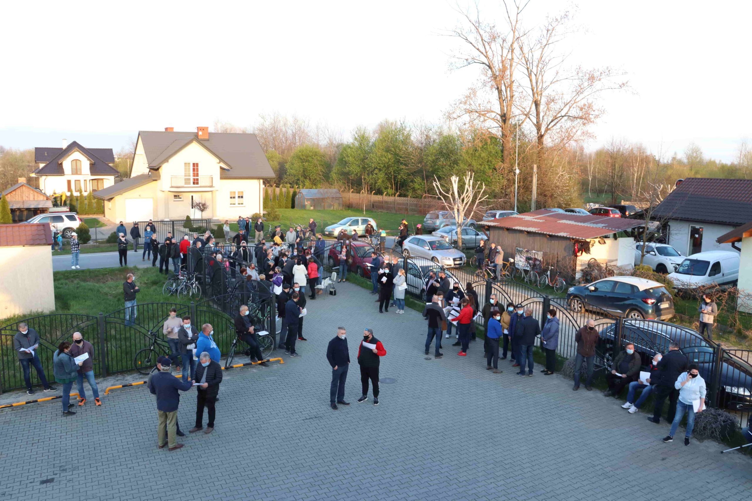 Protest mieszkańców Świerzowej Polskiej przeciwko budowie bazy transportowej Remondis