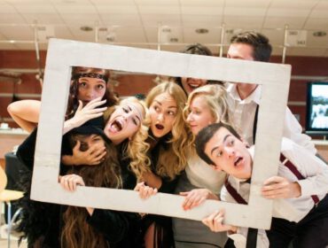 ZDJĘCIE WOLONTARIUSZY z FESTIWALU Z LAT UBIEGŁYCH NOCNE TEATRALIA STRACHY