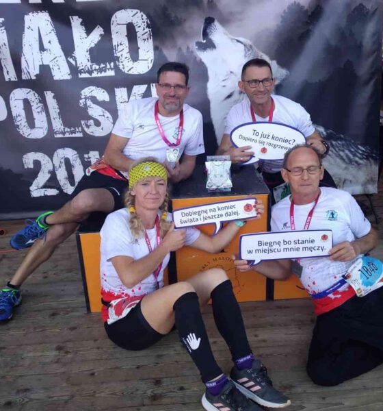 Krzysztof Gierlasiński z zawodnikami z Klubu Biegacza "Athletic" Zręcin