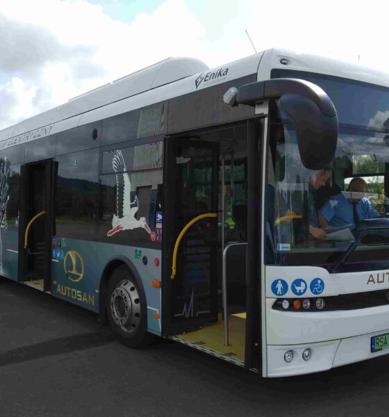 Autosan 12 LFE to niskopodłogowy autobus elektryczny o długości 12 m, przeznaczony do obsługi miejskiego ruchu pasażerskiego