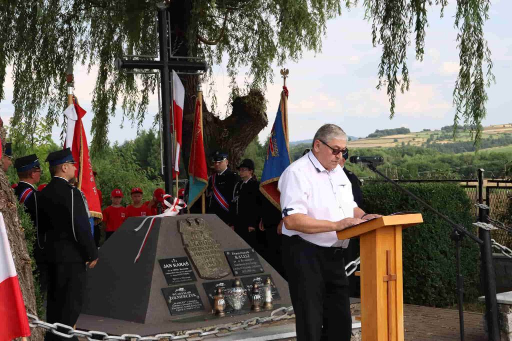 Uroczystości przy grobie nieznanego żołnierza w Iwoniczu