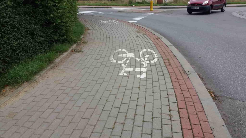 Ścieżka rowerowa przy Rondzie Naftowców