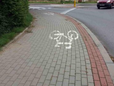 Ścieżka rowerowa przy Rondzie Naftowców