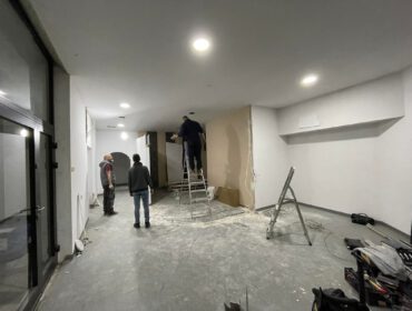 Wolontariusze pomagają Fundacja Wielkie Serce dla Dzieci w remoncie lokalu, w którym powstanie DOM – Dziecięcy Ośrodek Wsparcia