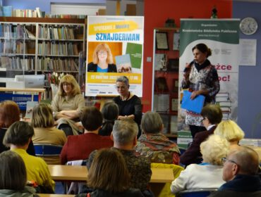 spotkanie Monika Sznajderman z czytelnikami w Krośnieńskiej Bibliotece Publicznej 22 kwietnia 2022 r.