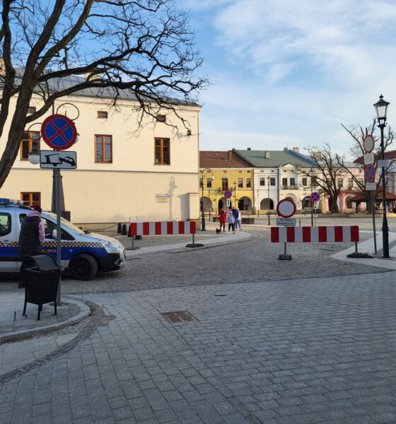 Patrol Straży Miejskiej na rynku w Krośnie