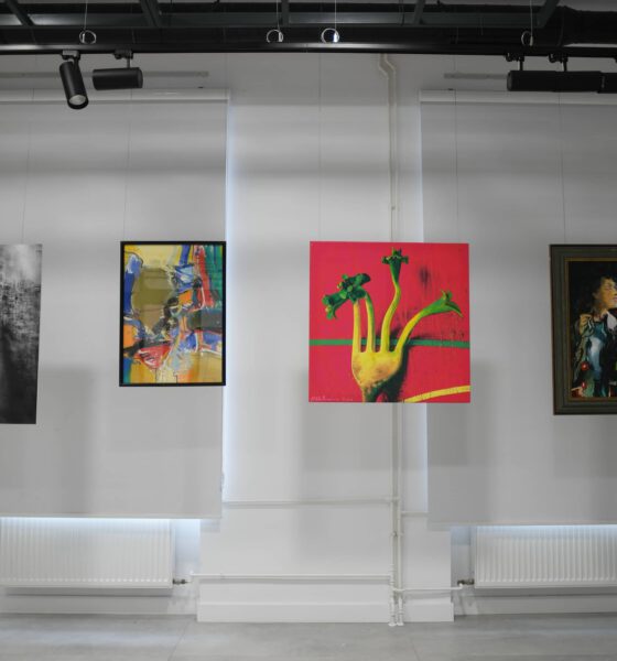 Obrazy z Galerii Atrium z Preszowa na wystawie w BWA Krosno