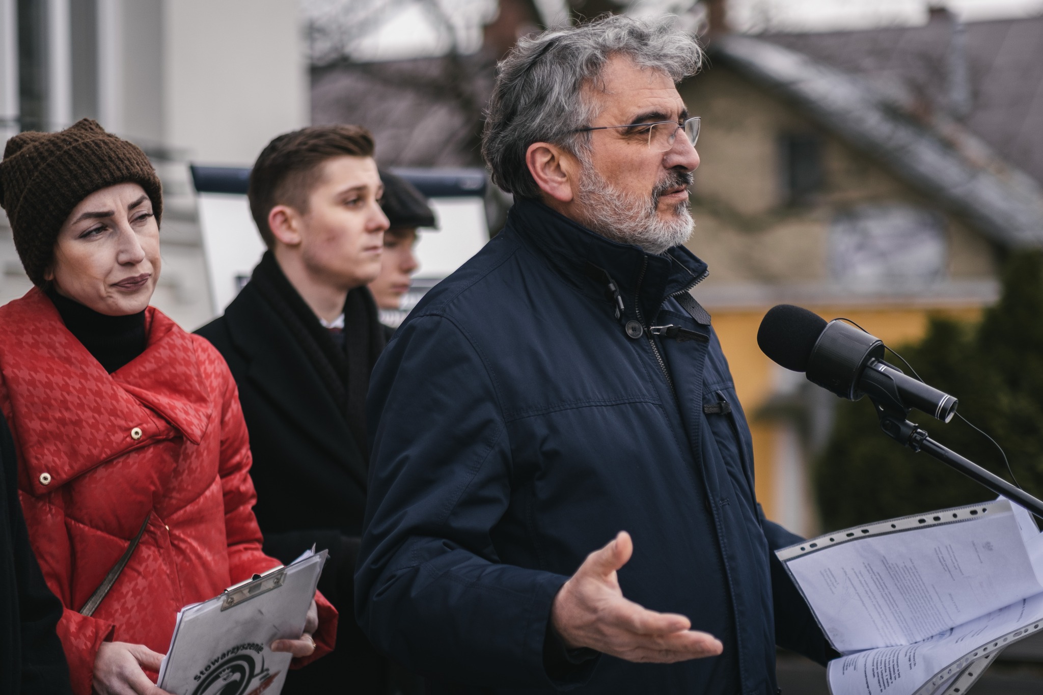 Ryszard Skotniczny podczas protestu pod urzędem Miasta Krosna