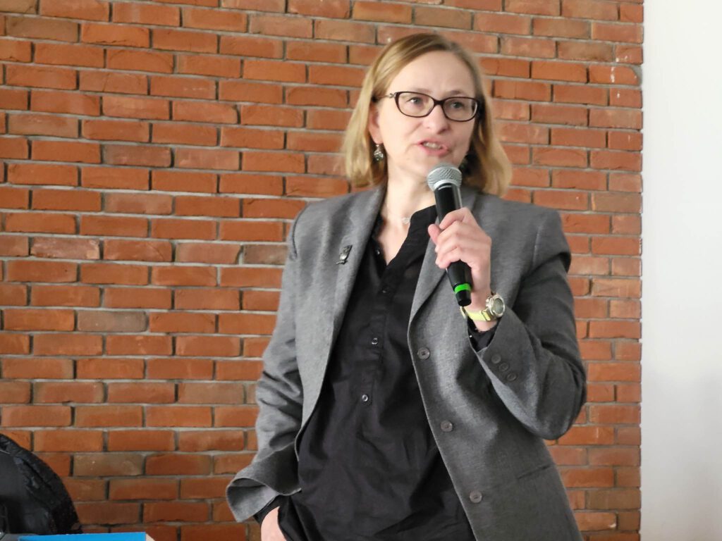 dr Agnieszkę Holly