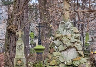 Zapomnieli otworzyć Cmentarz na 11 listopada