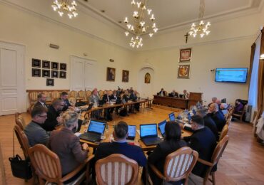 Krzyż już jest, czy dodać koło? "To skomplikowane"