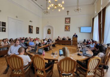 Skarbnik przeprosił za nadzwyczajną sesję